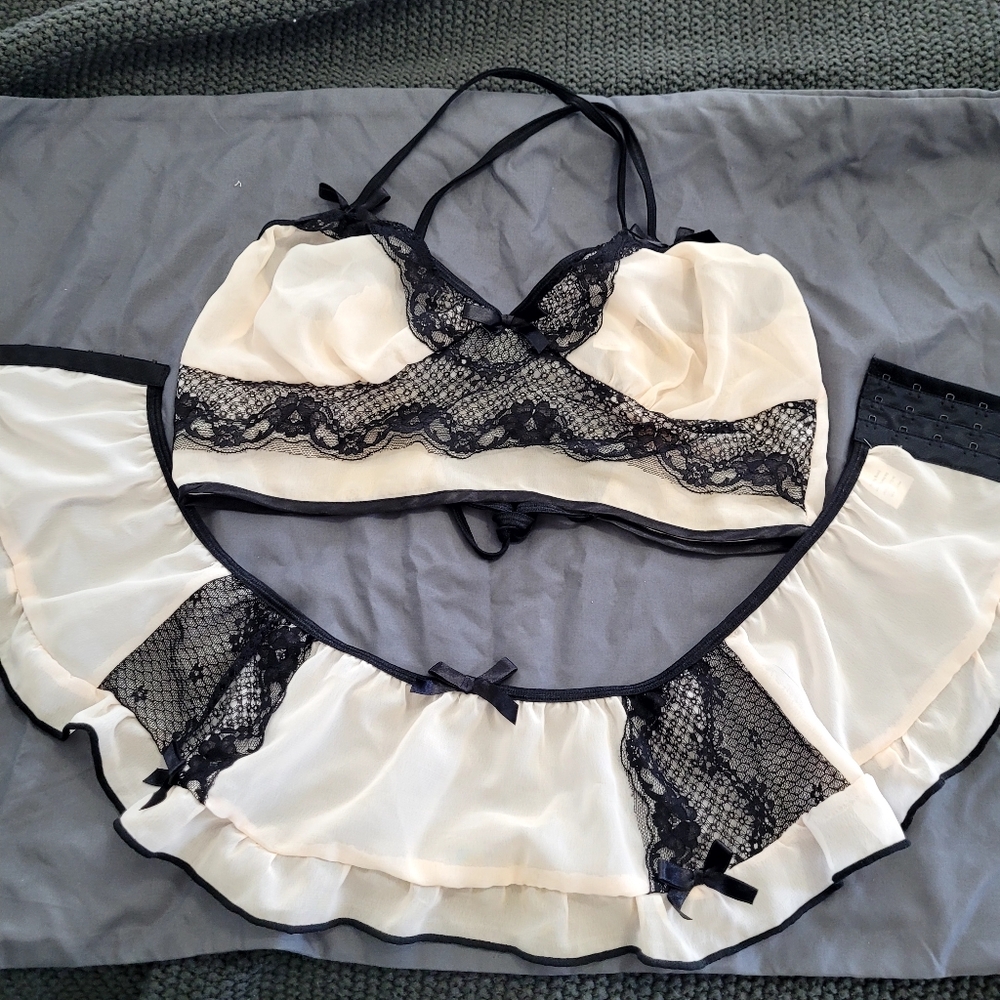 Elegant Lace Trimmed Lingerie Set in Black and Cream